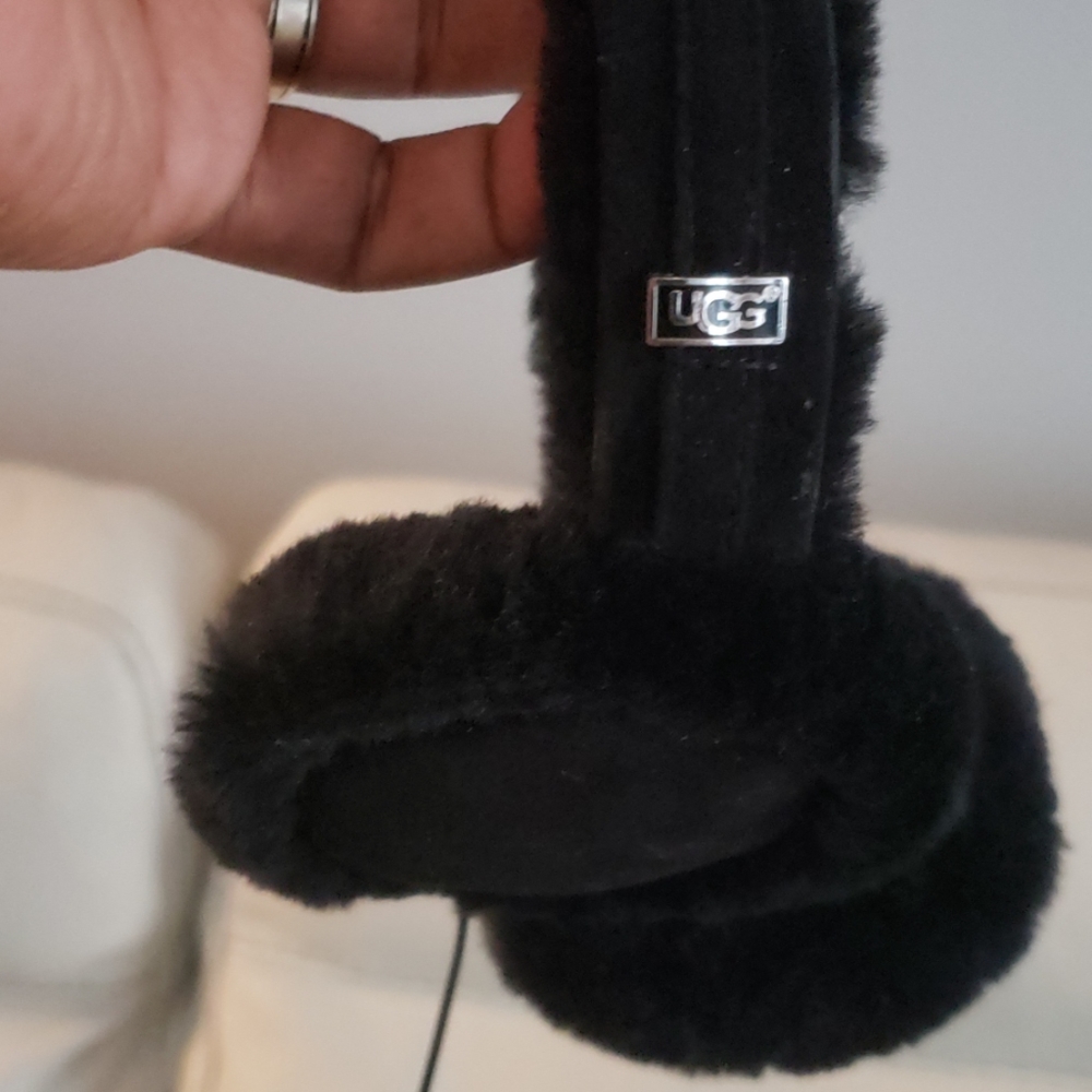 uGG